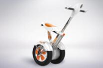 Ausgefallene Airwheel A3, Elektroroller, kommt auf der Bühne