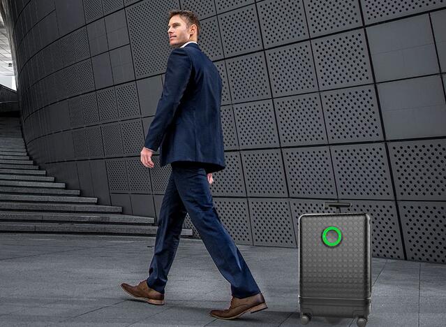 Airwheel SR5 travelmate luggage