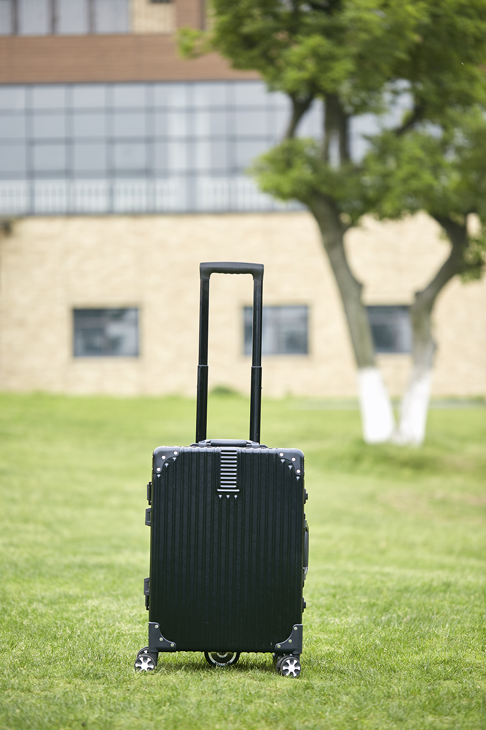 Airwheel SR5 smart suitcase