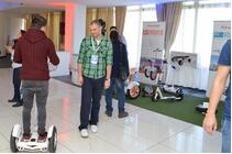 Win-Win-Strategie: Airwheel selbststabilisierendes elektrische Hoverboards erscheint in Serbien Seminar.