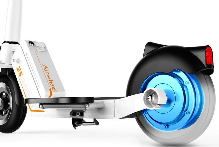 Aquí, él comparte algunas notas acerca de montar Airwheel scooter eléctrico auto-equilibrio con nosotros.