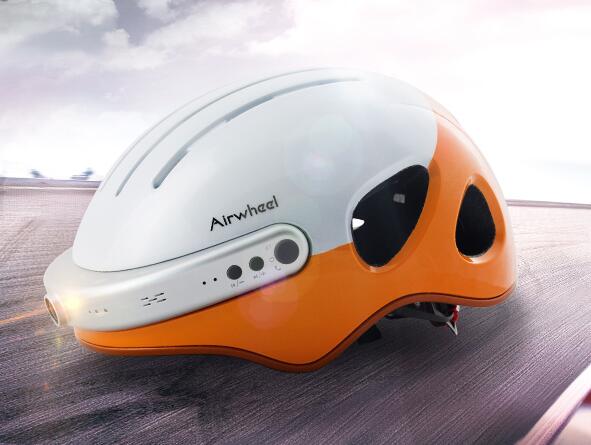 Ahora, Airwheel Tecnología ha inventado un casco C5 inteligente para resolver el problema.