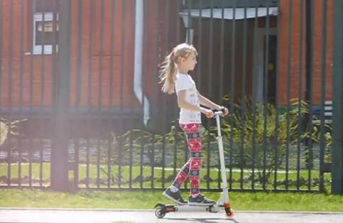 Por lo tanto, si ocurre el atasco de tráfico, si monta en el Airwheel Z8, el usuario puede tomar menos tiempo para llegar al destino que otros transportes.